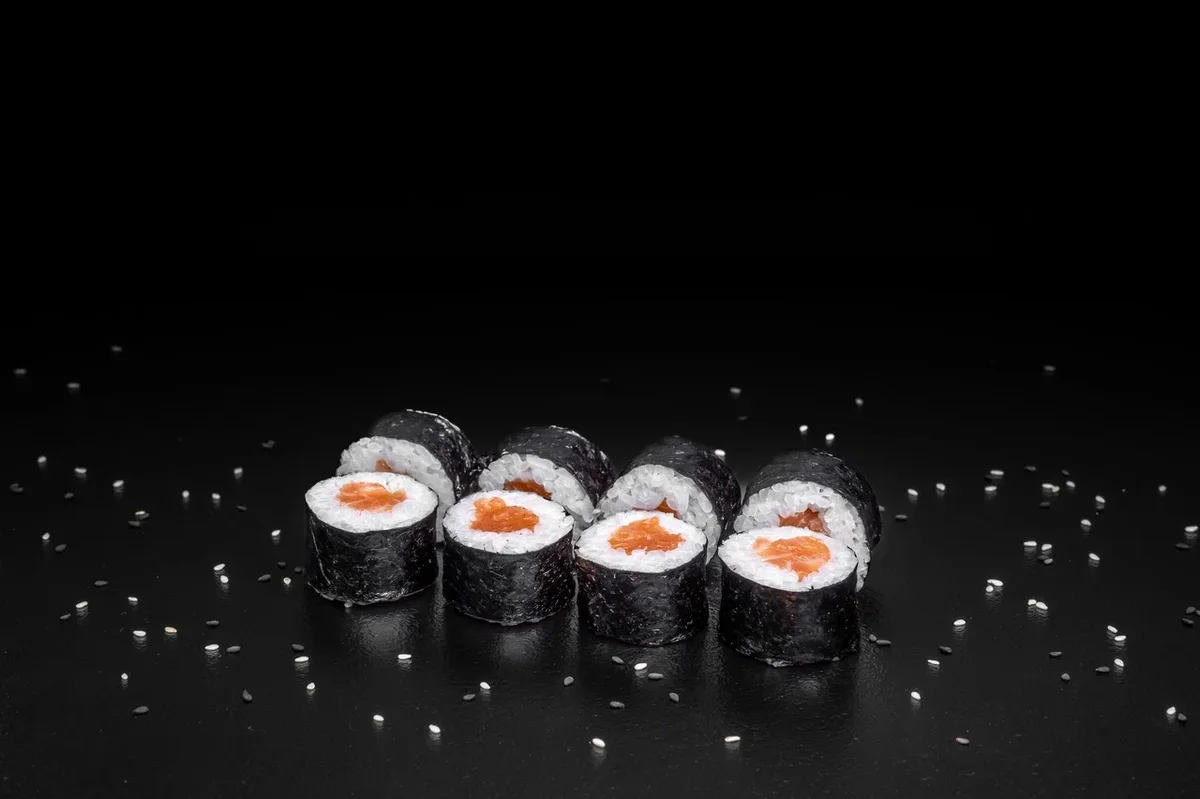 Классические Маки с лососем